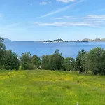 9 Person In Aram * Sandvik (More og Romsdal)