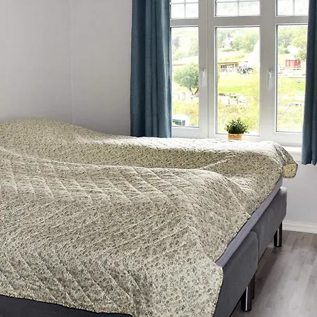 Feriehus 9 Person In Aram Sandvik (More og Romsdal)