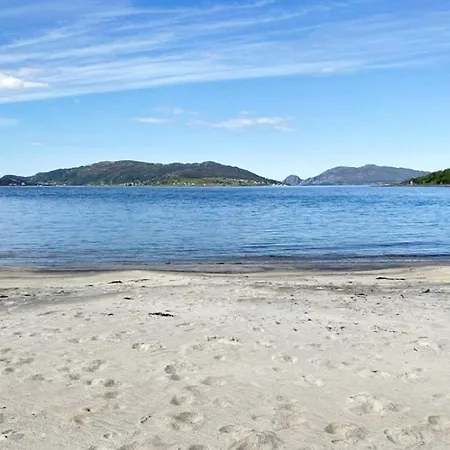 9 Person In Aram Nyaraló Sandvik