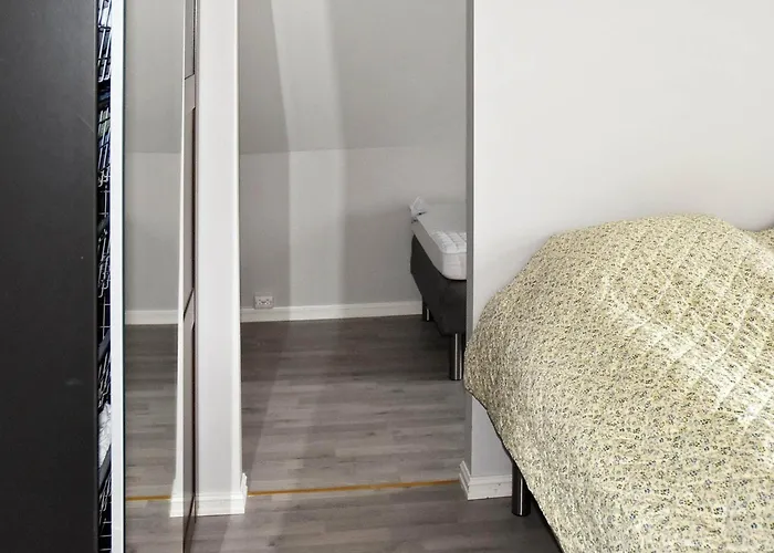 9 Person In Aram Sandvik (More og Romsdal)