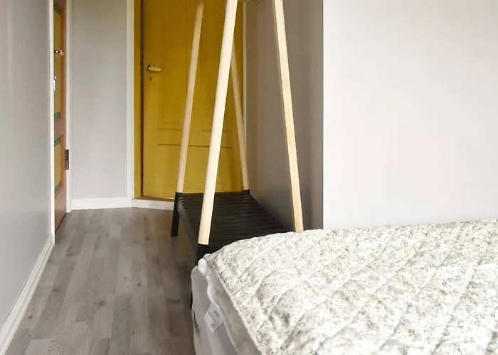 9 Person In Aram Sandvik (More og Romsdal)